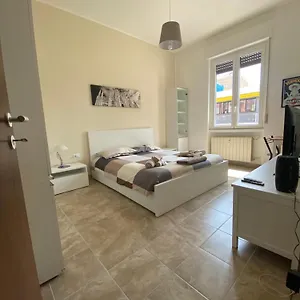 Alessandro's Mansion , Milano Italia